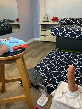 Snapshot of SayMarLuna chatting on 12.20.25 SayMarLuna online show from 12.20.25