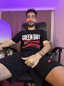 Snapshot of _YOURHERO chatting on 02.22.26 YOURHERO online show from 02.22.26