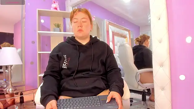 Snapshot of rousse_millers chatting on 03.30.26 rousse millers online show from 03.30.26