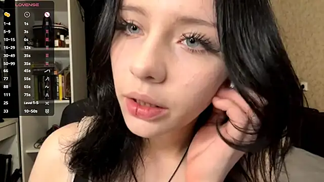 Eva blo0m online show from 12.18.25