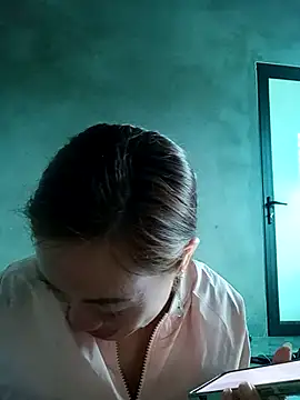 little-effy online show from 12.15.25