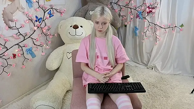 ViollaBloom online show from 01.12.26