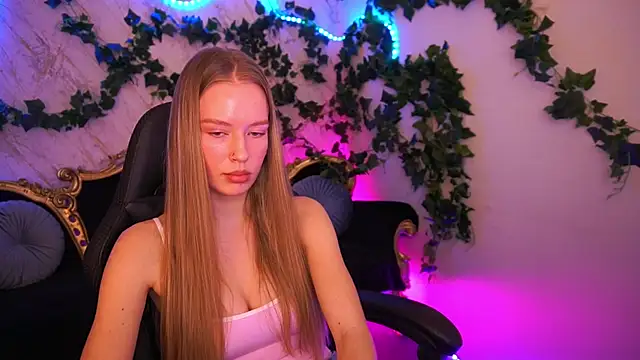 MollyyMayy online show from 12.15.25