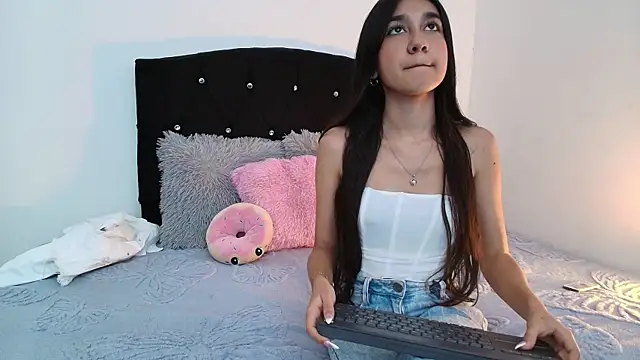 Mimi Glow online show from 02.19.26