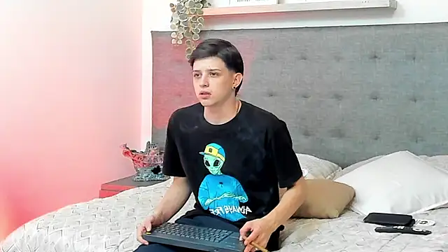 sebastamayo  online show from 02.25.26