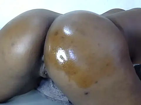 Snapshot of Erotic_vybez_ chatting on 12.18.25 Erotic vybez online show from 12.18.25