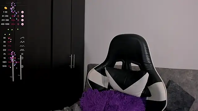 hotcami s online show from 04.01.26