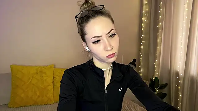 sun under skyy online show from 02.22.26