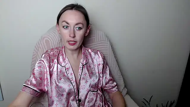 LiaSeass  online show from 02.25.26