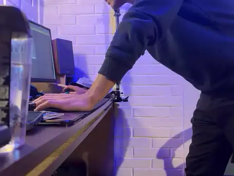 Nya Velvet online show from 12.13.25