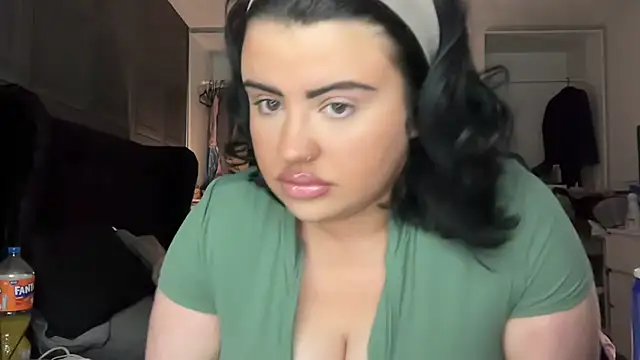 Snapshot of Curvybabesxxo chatting on 04.03.26 Curvybabesxxo online show from 04.03.26