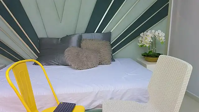 Snapshot of DulceeEsmeralda chatting on 02.19.26 DulceeEsmeralda online show from 02.19.26