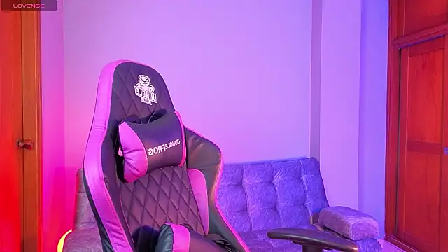 Snapshot of melanimorgan1 chatting on 02.17.26 melanimorgan1 online show from 02.17.26