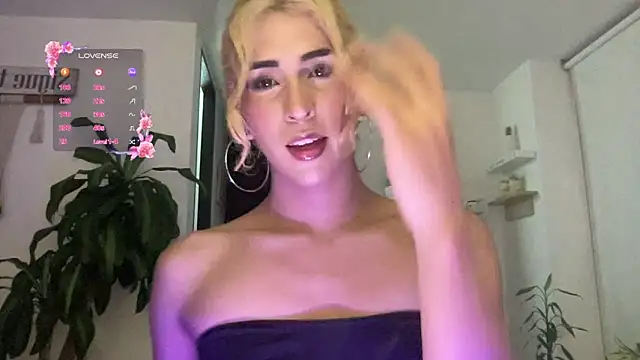 Snapshot of isa_fox_23 chatting on 01.08.26 isa fox 23 online show from 01.08.26