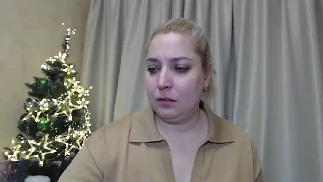 Snapshot of sweetpussy13 chatting on 12.22.24 sweetpussy13 online show from 12.22.24