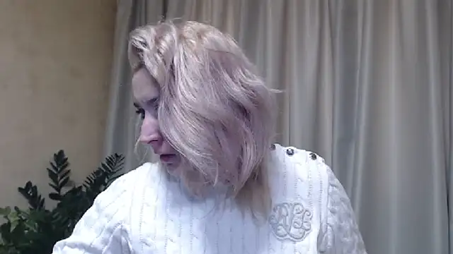 Snapshot of sweetpussy13 chatting on 01.15.25 sweetpussy13 online show from 01.15.25