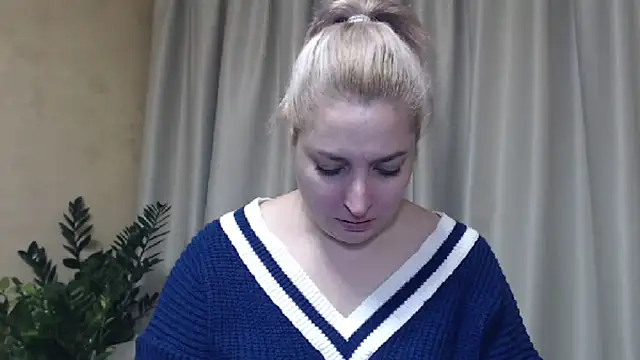 Snapshot of sweetpussy13 chatting on 01.19.25 sweetpussy13 online show from 01.19.25