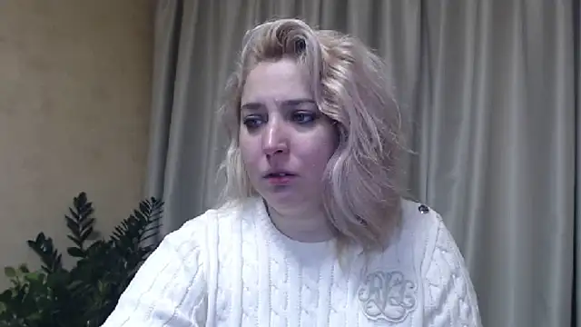 Snapshot of sweetpussy13 chatting on 02.07.25 sweetpussy13 online show from 02.07.25