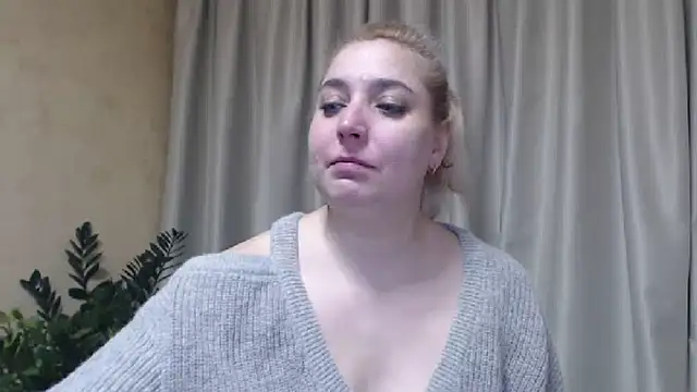 Snapshot of sweetpussy13 chatting on 02.08.25 sweetpussy13 online show from 02.08.25