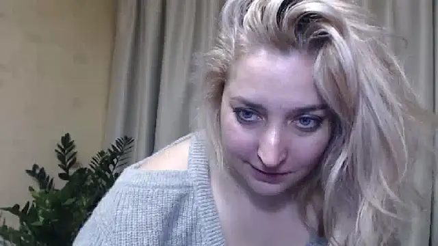 Snapshot of sweetpussy13 chatting on 02.13.25 sweetpussy13 online show from 02.13.25