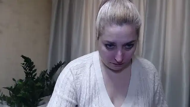 Snapshot of sweetpussy13 chatting on 02.26.25 sweetpussy13 online show from 02.26.25