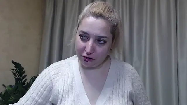 Snapshot of sweetpussy13 chatting on 03.02.25 sweetpussy13 online show from 03.02.25