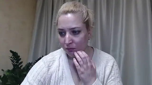 Snapshot of sweetpussy13 chatting on 03.13.25 sweetpussy13 online show from 03.13.25