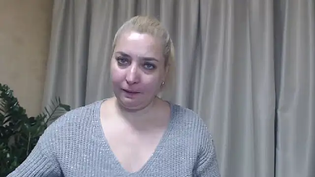 Snapshot of sweetpussy13 chatting on 10.28.25 sweetpussy13 online show from 10.28.25