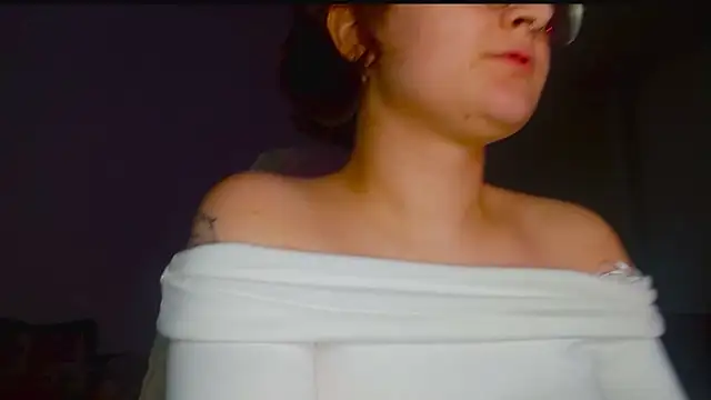 Snapshot of SonyaDew chatting on 12.19.25 SonyaDew online show from 12.19.25