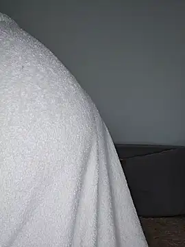 Snapshot of Lovebackground chatting on 02.08.25 Lovebackground online show from 02.08.25