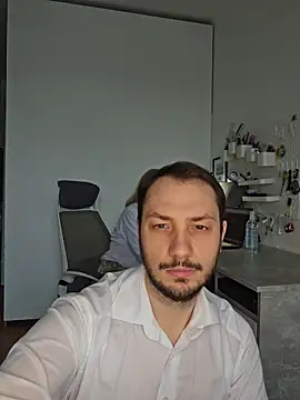 Lovebackground online show from 03.03.26