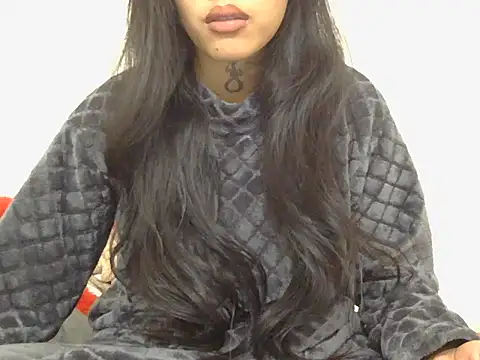 Snapshot of Cristina_love69 chatting on 12.20.25 Cristina love69 online show from 12.20.25