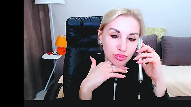 Snapshot of Hanna--Sweet chatting on 04.26.26 Hanna--Sweet online show from 04.26.26