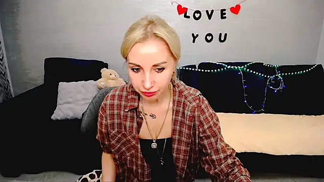 Snapshot of Hanna--Sweet chatting on 05.07.26 Hanna--Sweet online show from 05.07.26