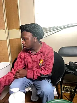 YourLittleBoyfriend online show from 12.17.25