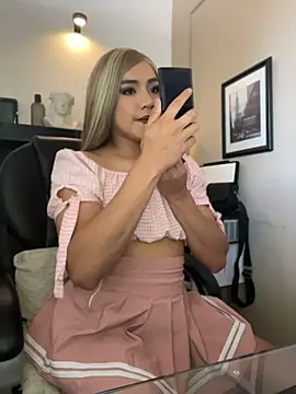 TaylorSweetI online show from 06.17.26