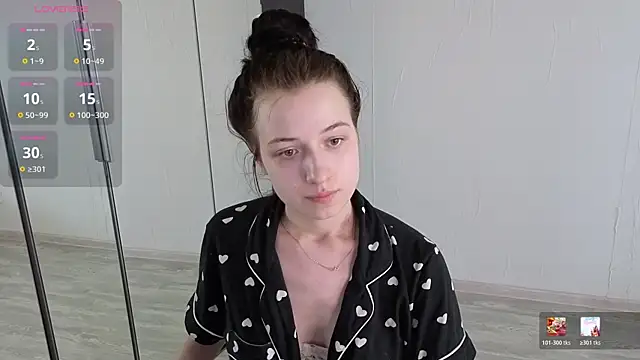 Snapshot of AlicePowells chatting on 07.09.26 AlicePowells online show from 07.09.26