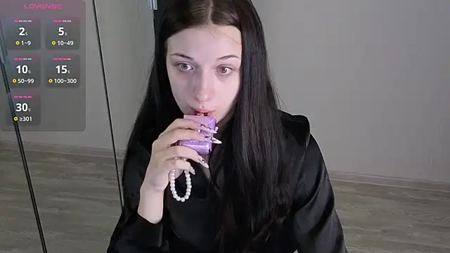 Snapshot of AlicePowells chatting on 07.13.26 AlicePowells online show from 07.13.26
