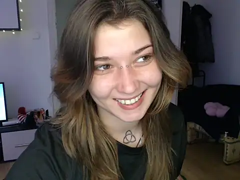 Snapshot of AlienforTwenty chatting on 12.17.25 AlienforTwenty online show from 12.17.25