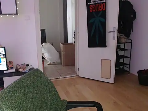 Snapshot of AlienforTwenty chatting on 12.21.25 AlienforTwenty online show from 12.21.25