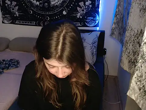 Snapshot of AlienforTwenty chatting on 01.13.26 AlienforTwenty online show from 01.13.26