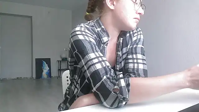 Snapshot of Alice_newhome chatting on 06.14.26 Alice newhome online show from 06.14.26