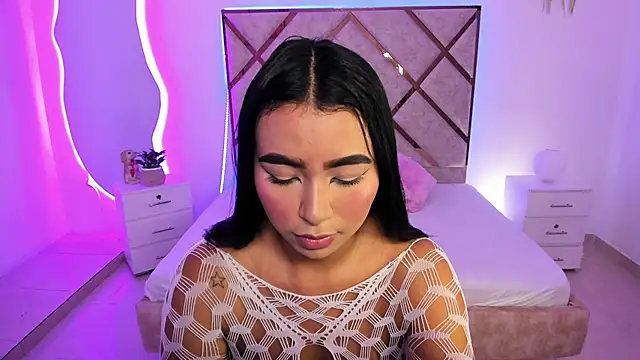 queenie staar online show from 03.10.26