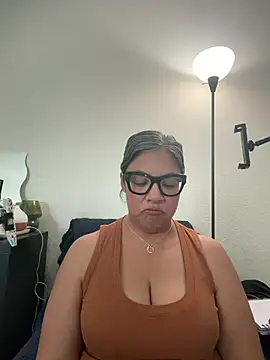 BettyWhispers online show from 05.04.26