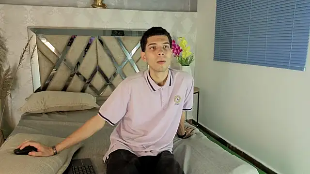 prettyboyy 13 online show from 12.20.25