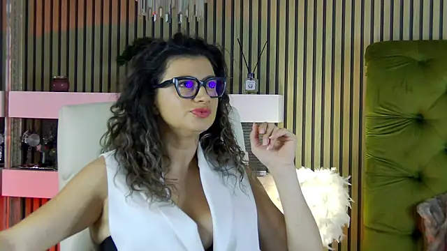 Snapshot of MiraBennet chatting on 01.08.26 MiraBennet online show from 01.08.26