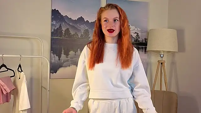 LouiseLuk online show from 12.15.25