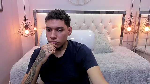 Snapshot of drake_miller7 chatting on 12.14.25 drake miller7 online show from 12.14.25