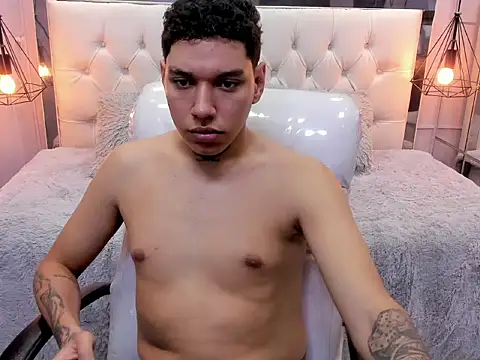 Snapshot of drake_miller7 chatting on 12.15.25 drake miller7 online show from 12.15.25