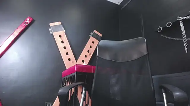 Snapshot of Alex_Flame_ chatting on 12.20.25 Alex Flame online show from 12.20.25